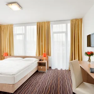 Otel Akcent, Prag